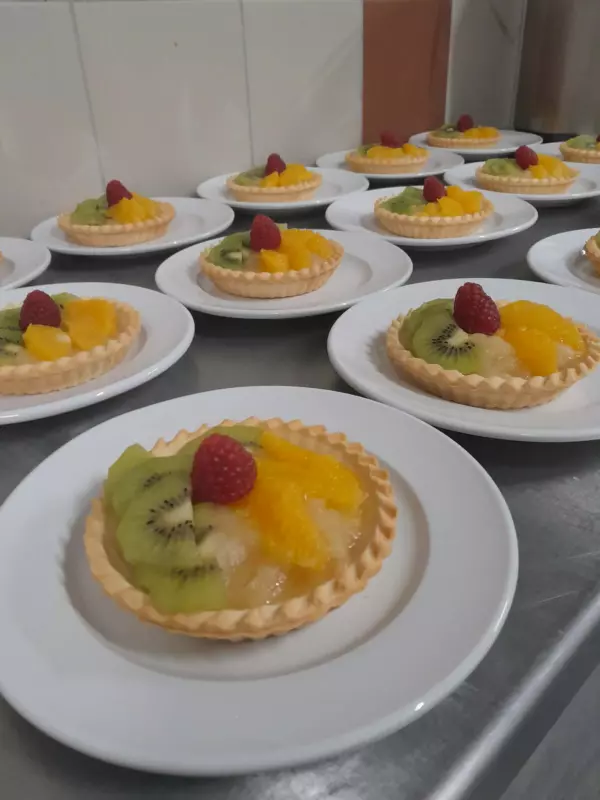 Tartelettes au fruits frais sur lit de pomme compote